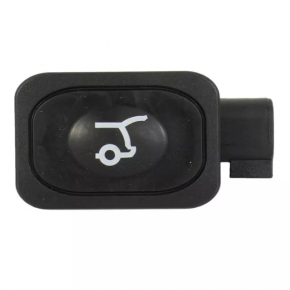 Boot lid closing button inside Ford Escape MK3 13 - worn
