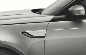 Land Rover Discovery 17-25 right wing emblem molding, gray