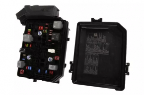Chevrolet Cruze 16- underhood wiring with fuse box