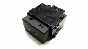 Trunk closure button inside Subaru Outback 15-19