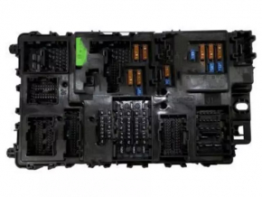 Ford Fusion mk5 13-20 dash fuse box cracked