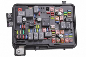GMC Terrain 13-15 Underhood Fuse Box with pzev
