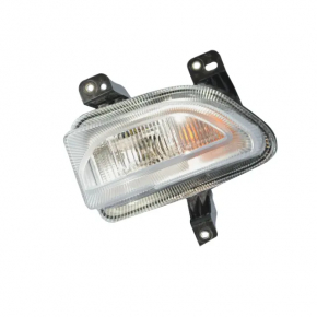 Turn signal with DRL front left Jeep Renegade 15-18 prerest, sand, cracks in fasteners, scratch from inside glass