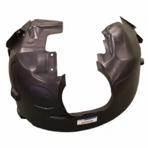 The front left fender liner of a Ford Focus mk3 11-18 has a piece torn off at the front 7/10