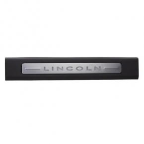 Lincoln MKX 16-18 front right door sill plate, black with chrome and backlight