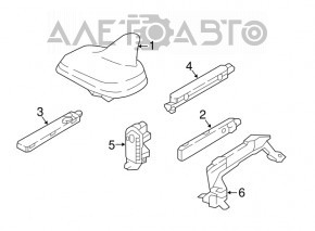 The antenna fin of the Audi Q7 16-20 has a torn seal and the housing has oxidized