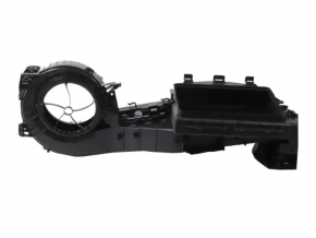 The bare heater housing and ventilation of the Jeep Grand Cherokee WL 22-25